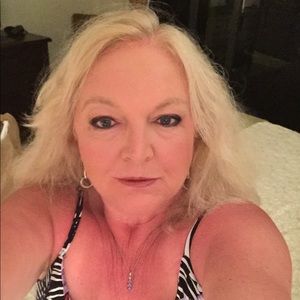 Meet your Posher, Deborah